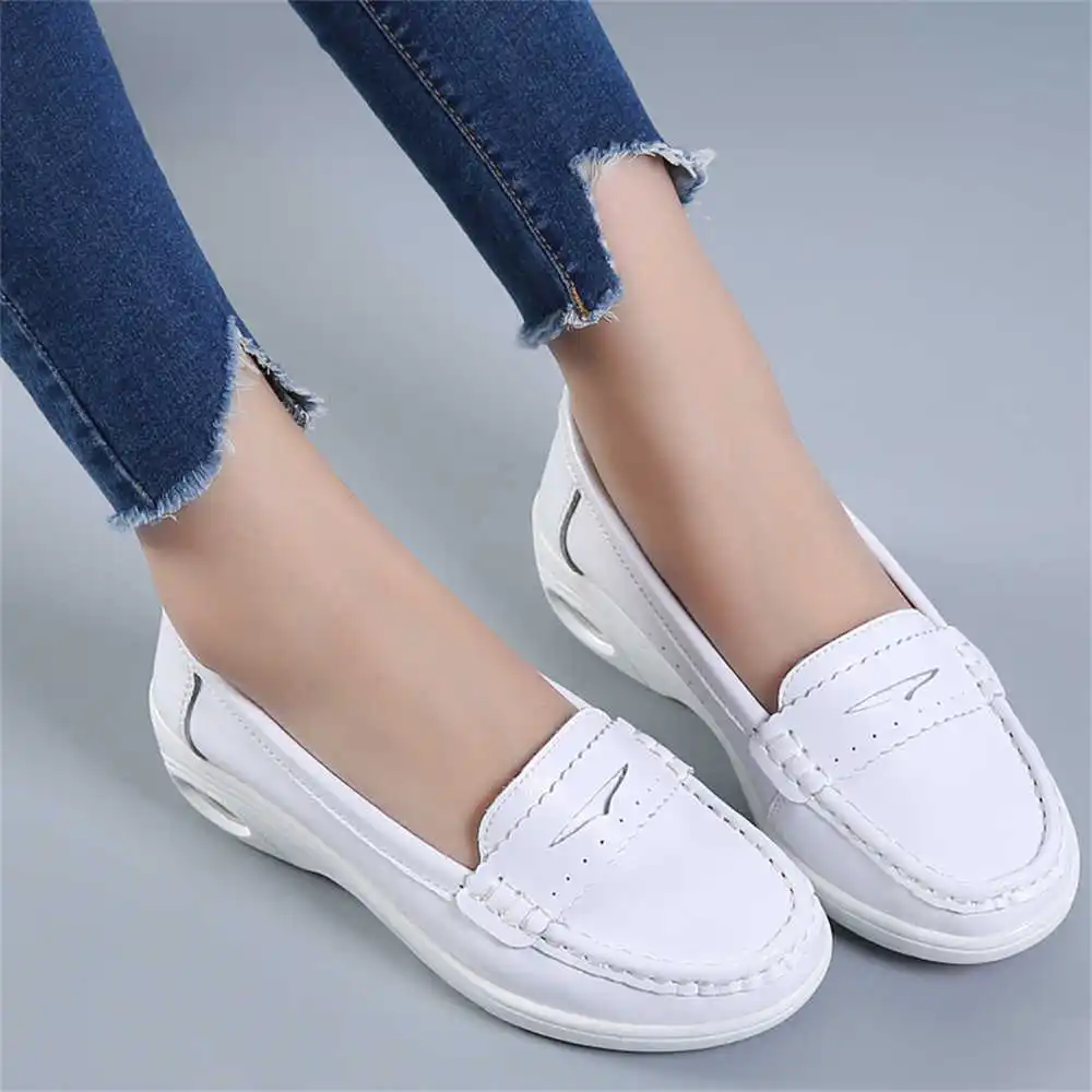 Thick Sole Slipon White Traine - огляд і ціна Wedding Supply Store Canada