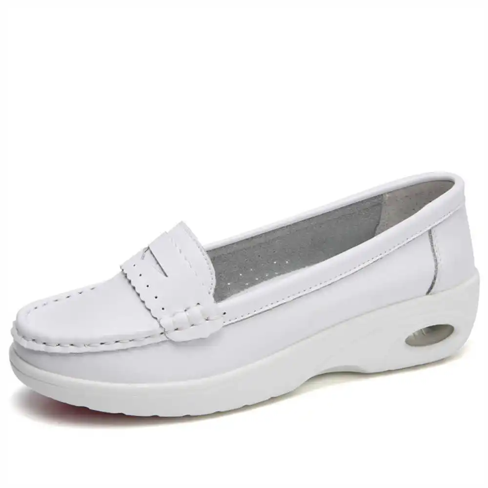 Thick Sole Slipon White Traine - огляд і ціна Wedding Supply Store Canada