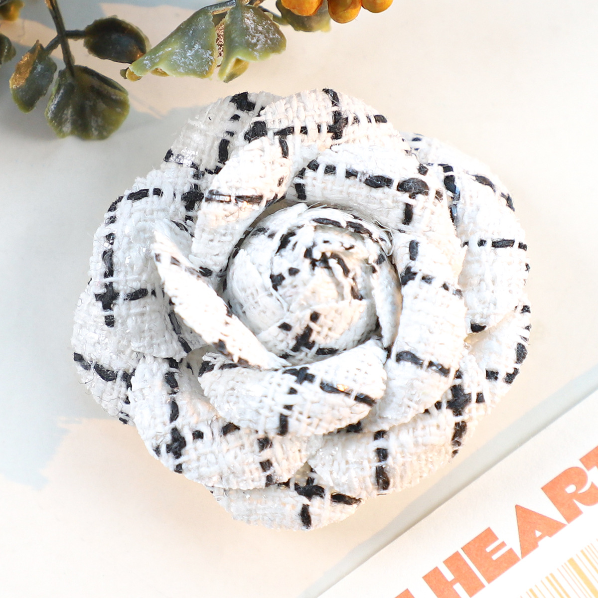 6CM Camellia Brooch for Women  - огляд і ціна Wedding Dress Supply